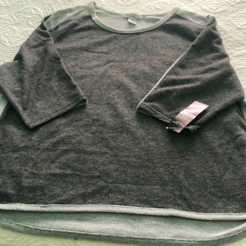 Light weight charcoal and gray top